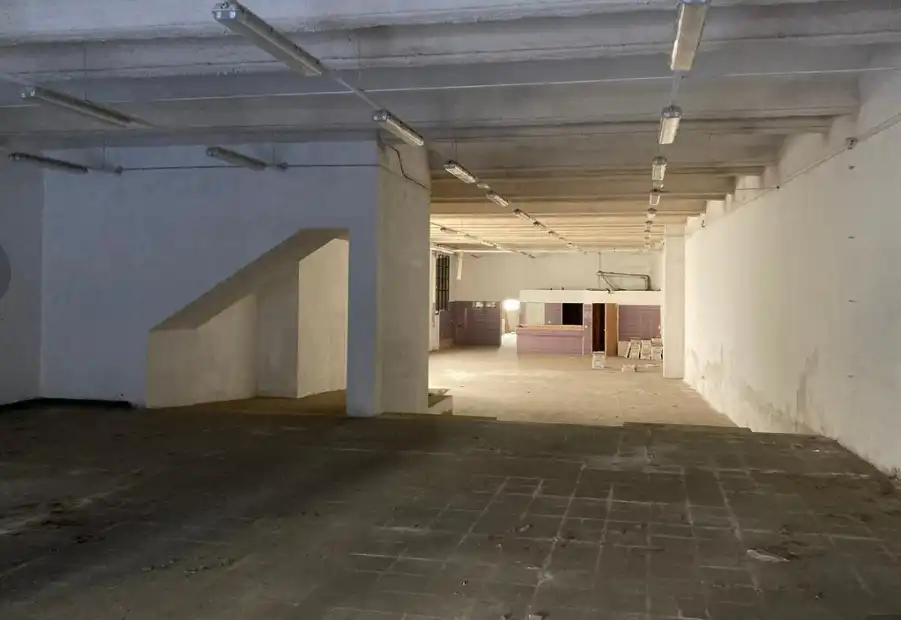 Fabrikhallen zum Verkauf in Olot