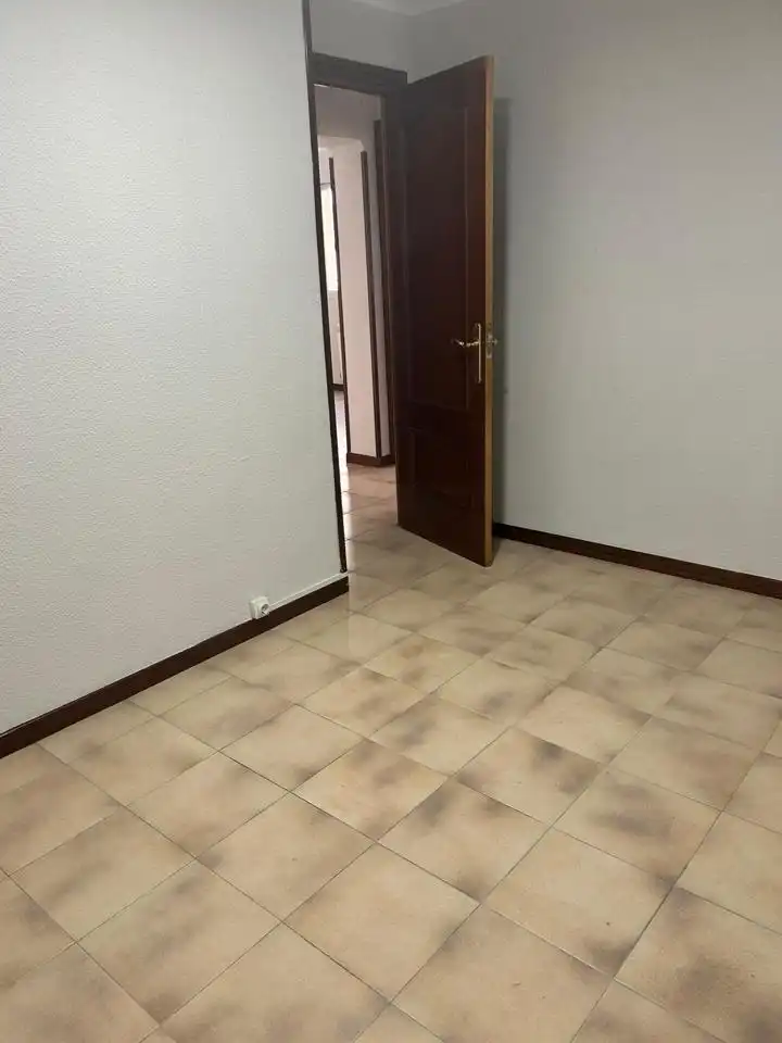 Piso de alquiler en Madrid con Calefacción, Amueblado y Se aceptan mascotas