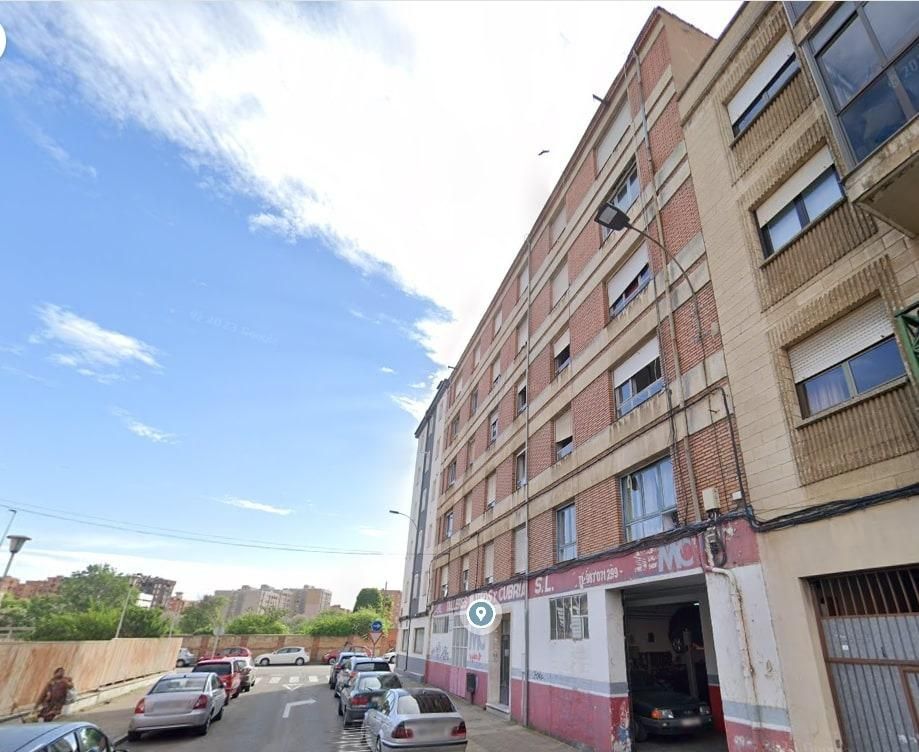 Exterior view of Building for sale in León Capital 