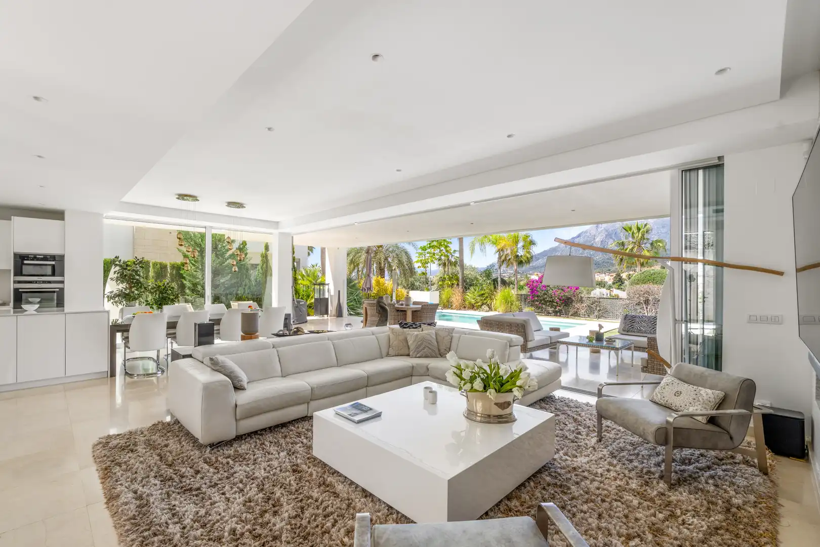 Sala de estar de Casa o chalet en venta en Marbella con Aire acondicionado, Jardín privado y Terraza