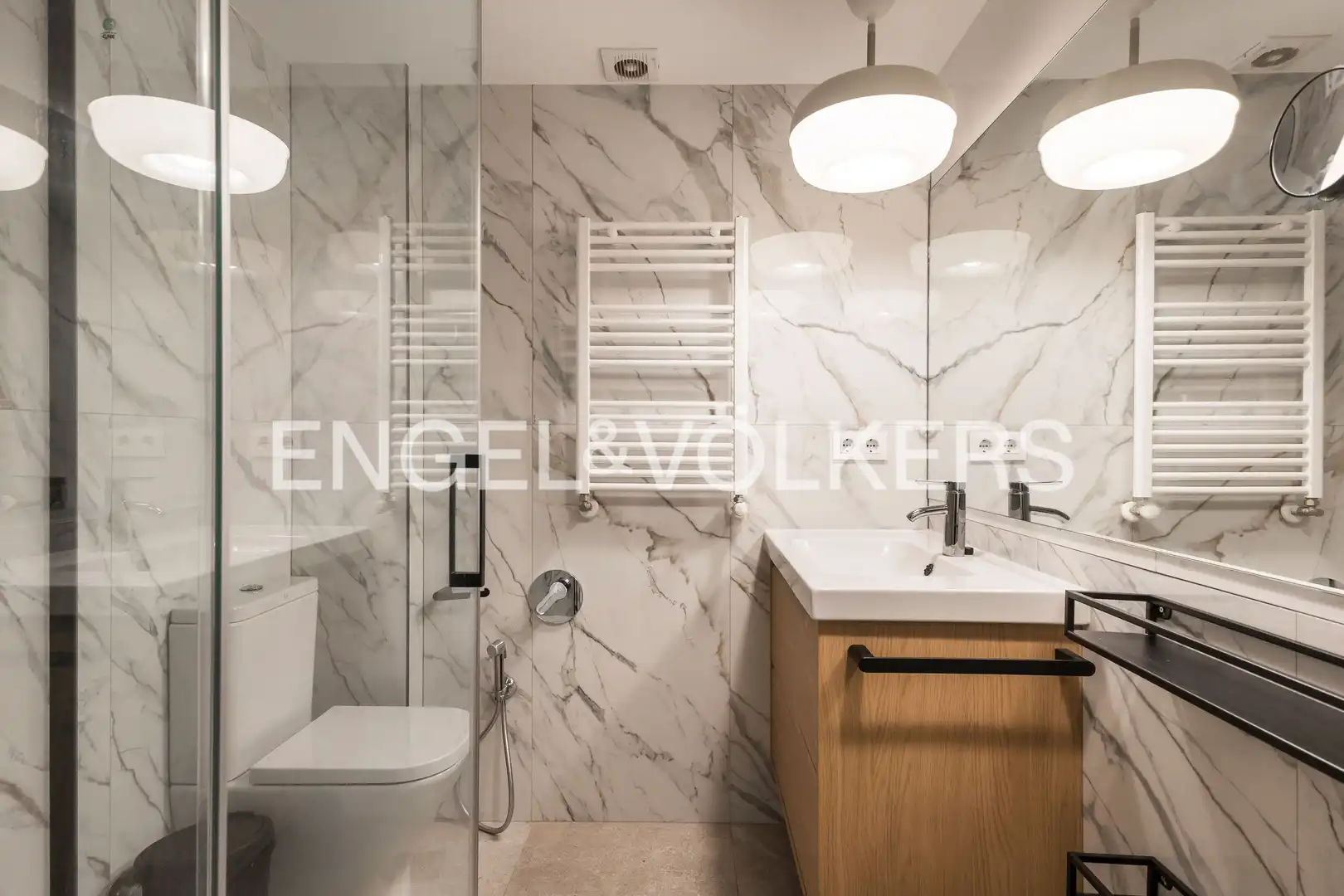 Bathroom of Flat for rent in Madrid  with Air Conditioner, Heating and Terrace