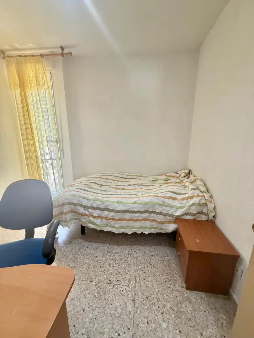 Dormitori de Pis en venda en Jaén amb Aire condicionat, Moblat i Balcó