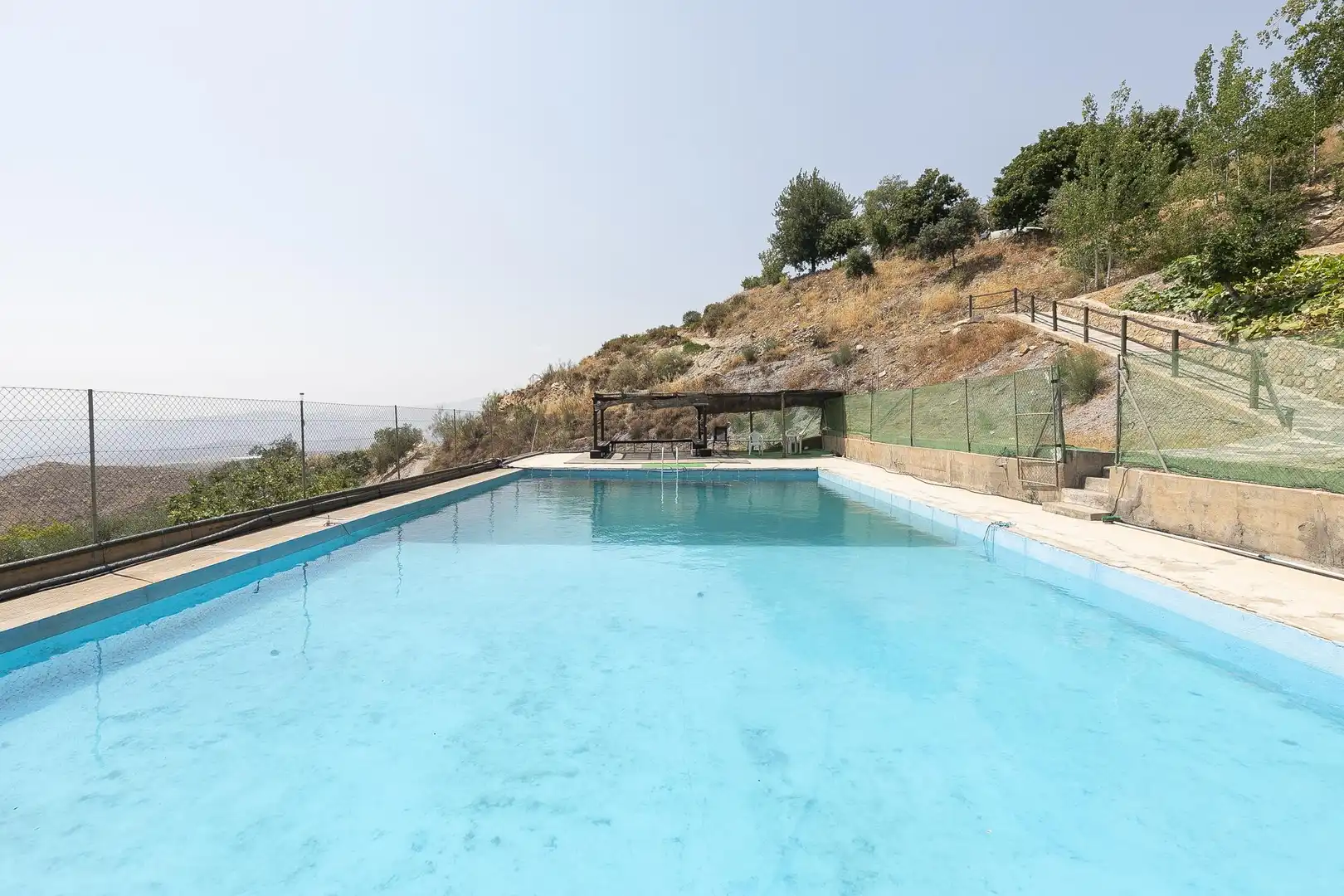 Piscina de Local en venda en Granada