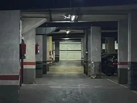 Parkplatz von Garage zur Miete in Badalona mit Alarm