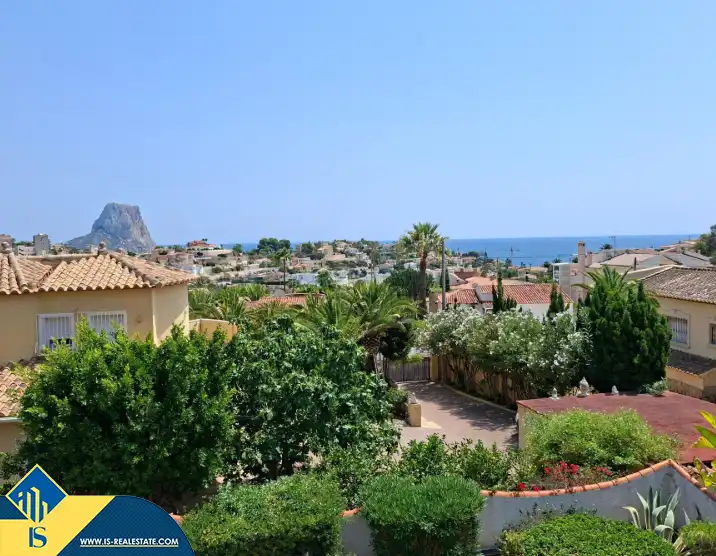 Chalet con piscina en venta en Canuta