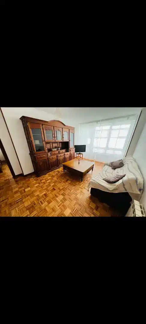 Wohnzimmer von Wohnung zur Miete in Ferrol mit Parkett und Möbliert