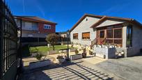 Vista exterior de Casa o xalet en venda en Vilaboa amb Jardí privat