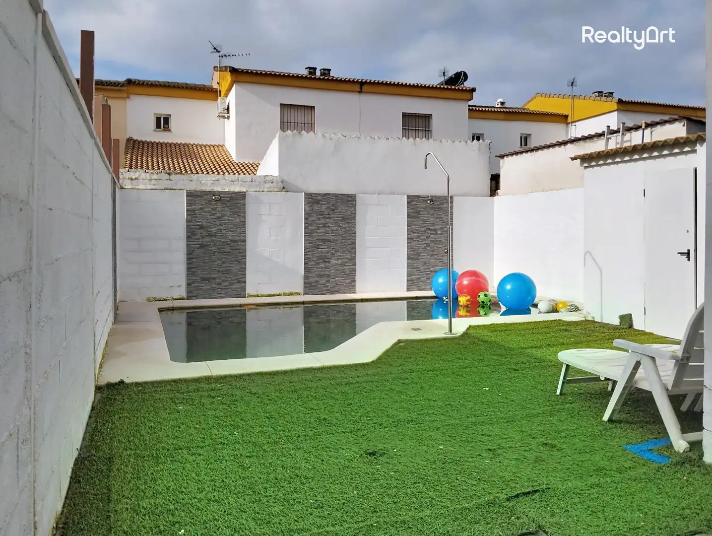 Swimming pool of Detached homes for sale in Villanueva del Ariscal  with Air Conditioner, Private garden and Storage room