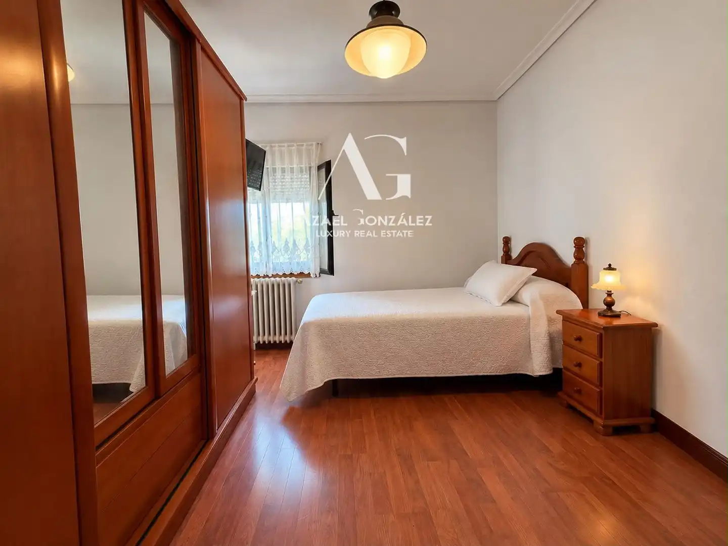 Habitación de Casa o chalet en venta en Torrelavega  con Calefacción y Amueblado