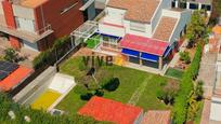 Vista exterior de Casa o xalet en venda en Bormujos amb Calefacció, Jardí privat i Parquet