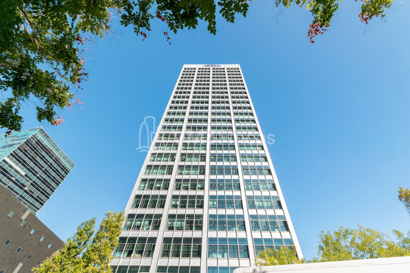 Vista exterior de Oficina en venda en L'Hospitalet de Llobregat amb Aire condicionat, Calefacció i Traster