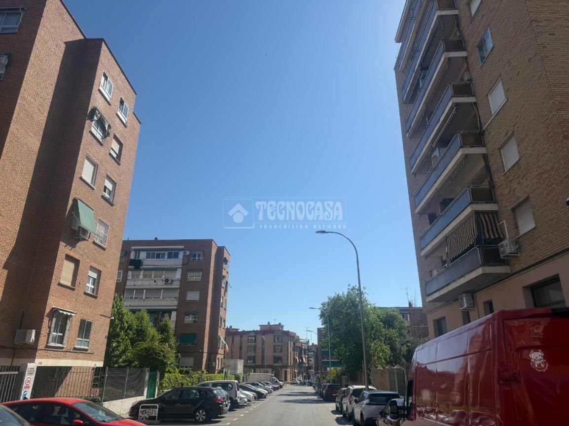 Exterior view of Garage for sale in  Madrid Capital