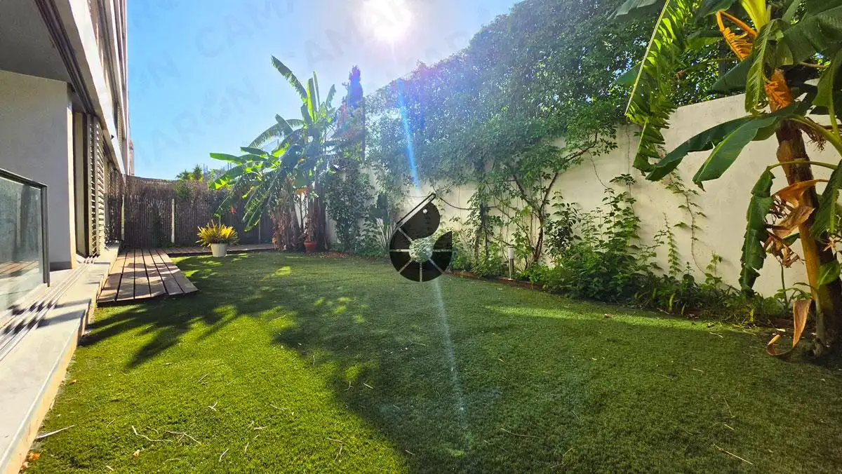 Jardín de Piso en venta en Mairena del Aljarafe con Aire acondicionado, Trastero y Piscina comunitaria