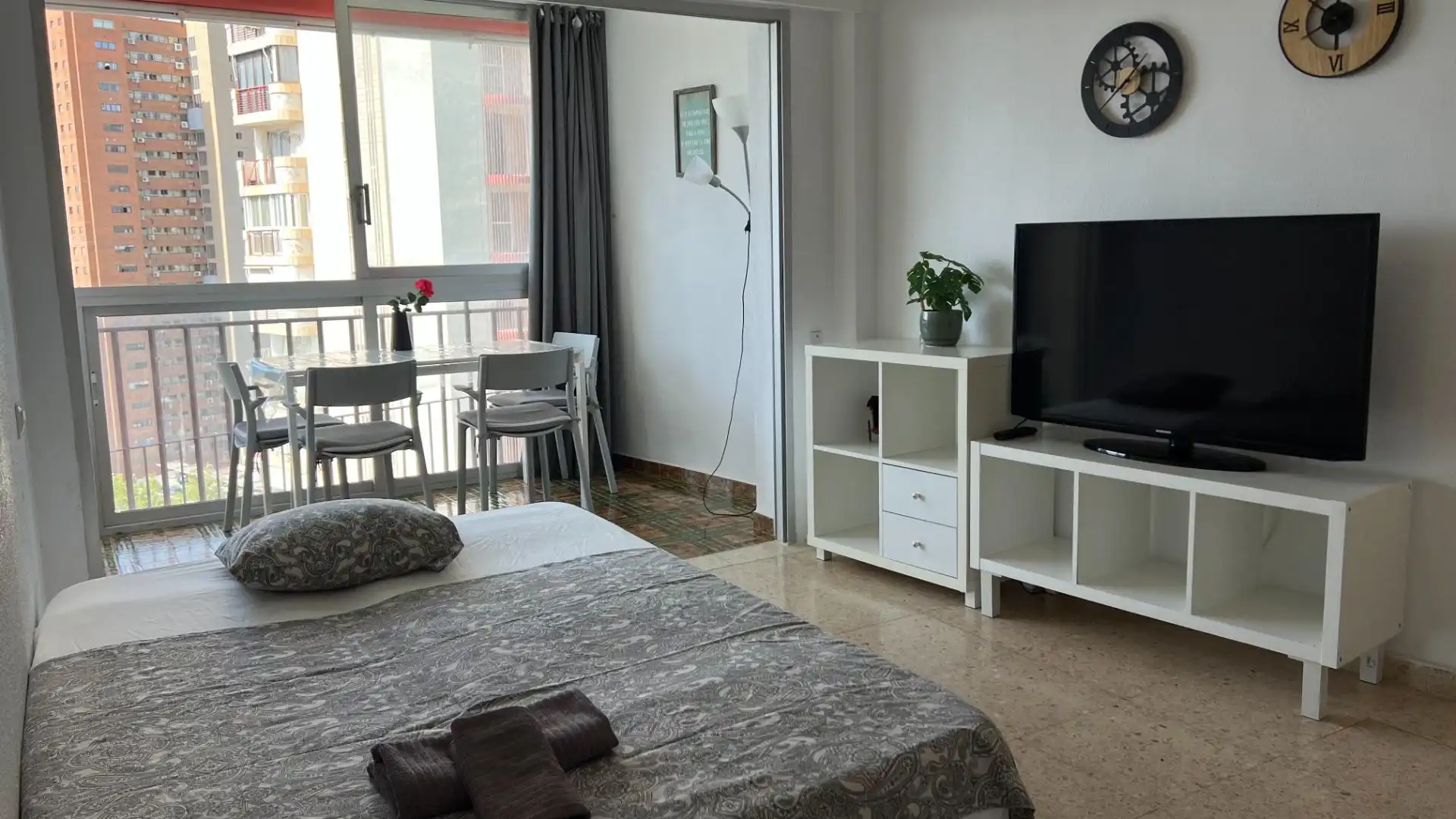 Schlafzimmer von Wohnung zum Verkauf in Benidorm mit Klimaanlage und Möbliert