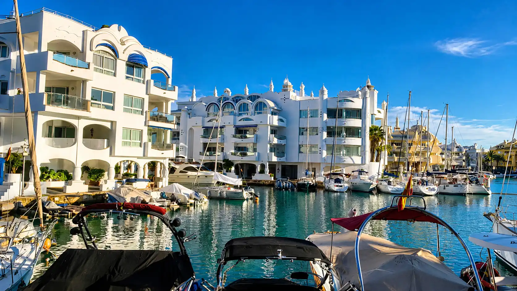 Vista exterior de Apartament de lloguer en Benalmádena amb Aire condicionat, Calefacció i Jardí privat