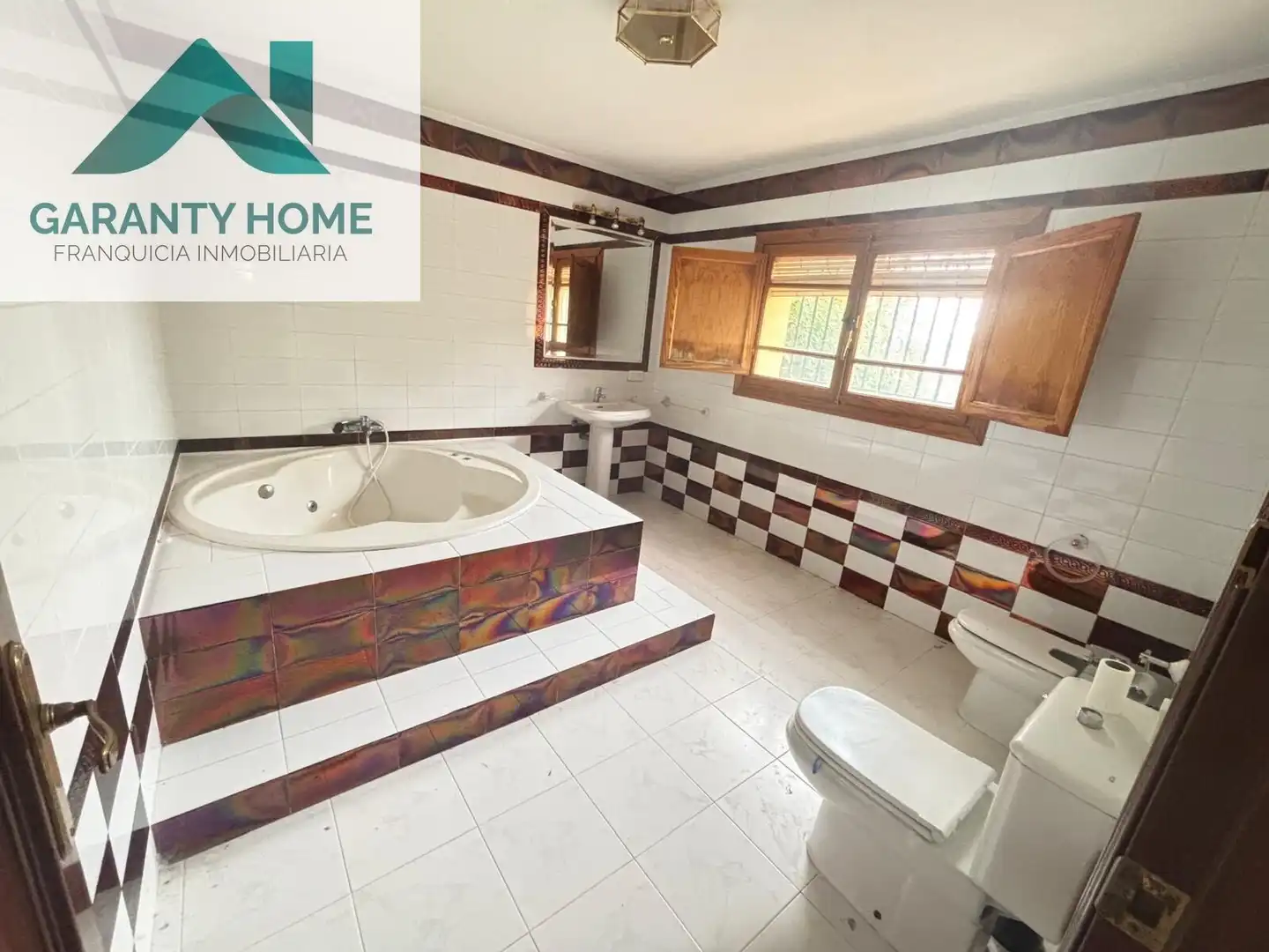 Baño de Casa o chalet en venta en Rute con Jardín privado, Piscina y Amueblado