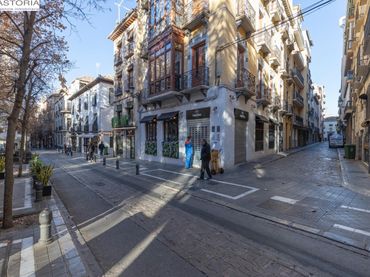 Casa amb balcó en venda a Calle CONDE DE LAS INFANTAS