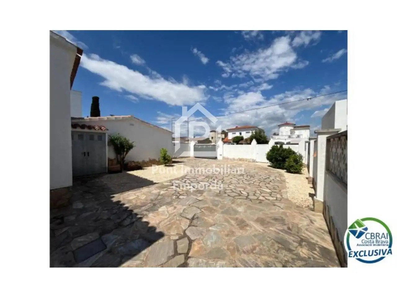 Vista exterior de Casa o xalet en venda en Empuriabrava amb Aire condicionat, Calefacció i Jardí privat