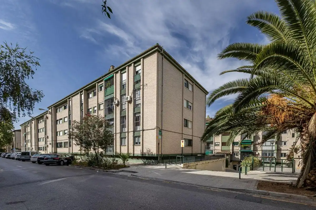 Vista exterior de Piso en venta en Granada con Aire acondicionado, Calefacción y Balcón