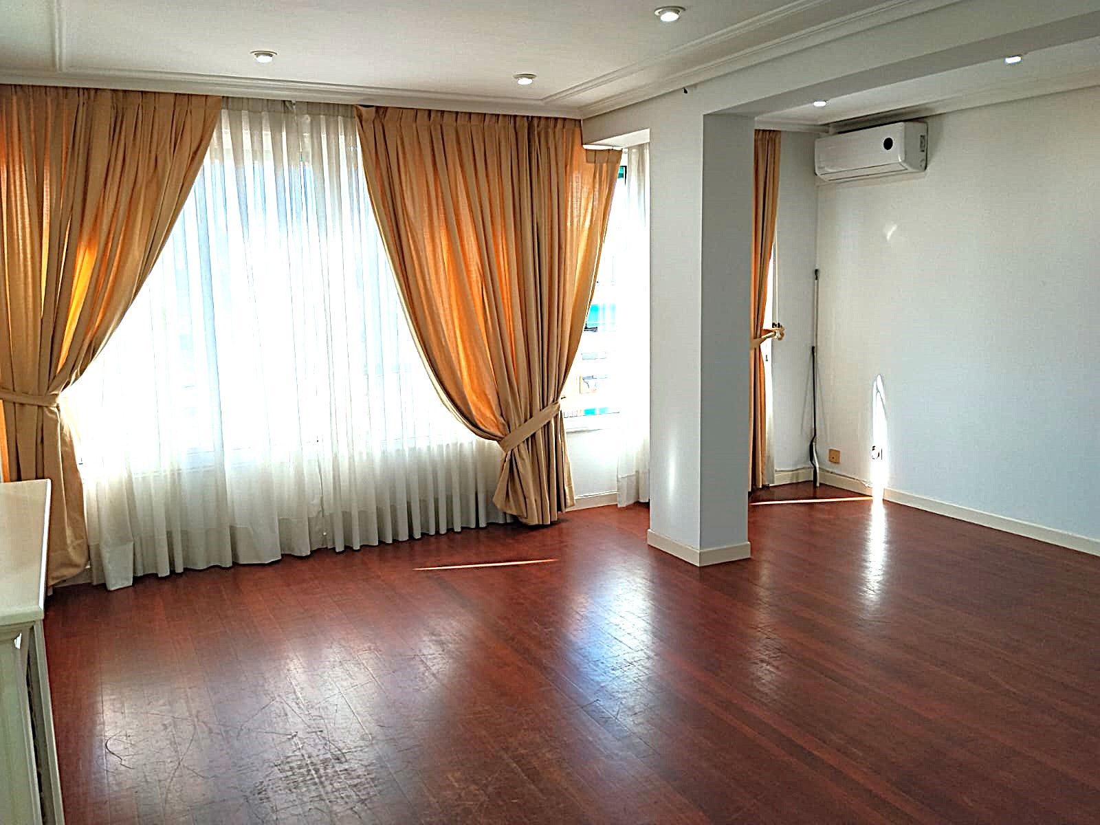 Sala d'estar de Pis de lloguer en  Valencia Capital amb Aire condicionat, Parquet i Forn