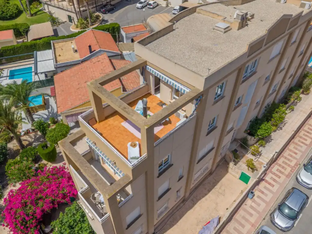 Vista exterior de Ático en venta en El Campello con Aire acondicionado, Terraza y Amueblado
