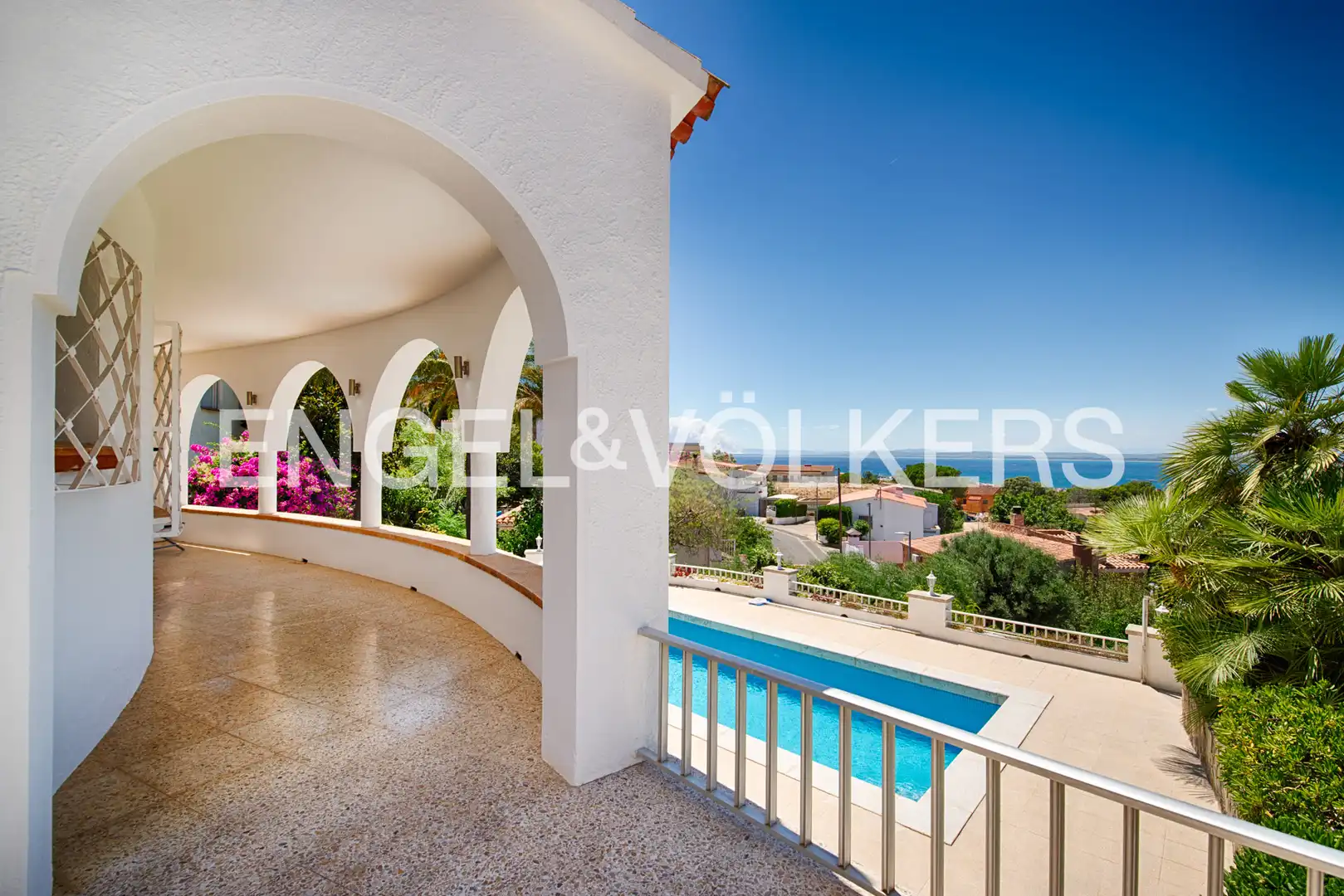 Vista exterior de Casa o xalet en venda en Roses amb Jardí privat, Terrassa i Piscina