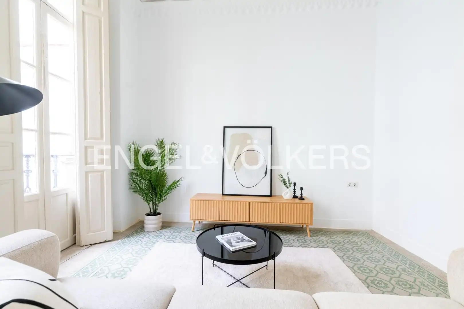 Living room of Flat for sale in Sevilla  with Air Conditioner, Heating and Balcony