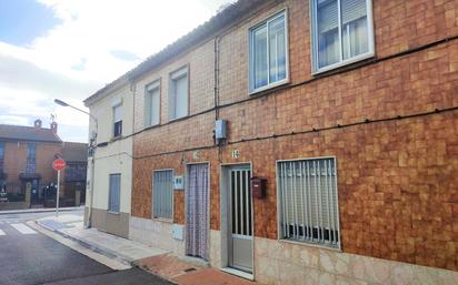 Außenansicht von Haus oder Chalet zum verkauf in Medina del Campo mit Heizung, Abstellraum und Möbliert