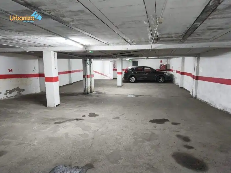 Parkplatz von Garage zum Verkauf in Badajoz