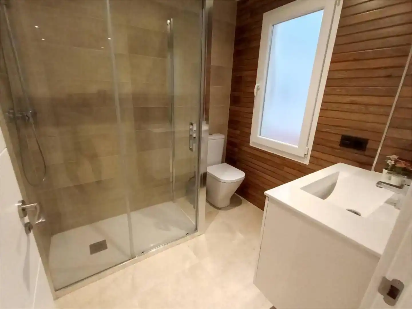 Badezimmer von Wohnungen zur Miete in Oviedo 