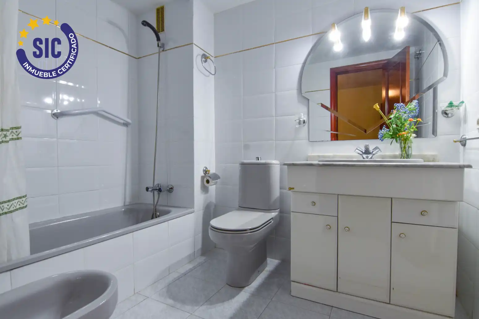 Baño de Piso en venta en Valencia con Calefacción y Amueblado