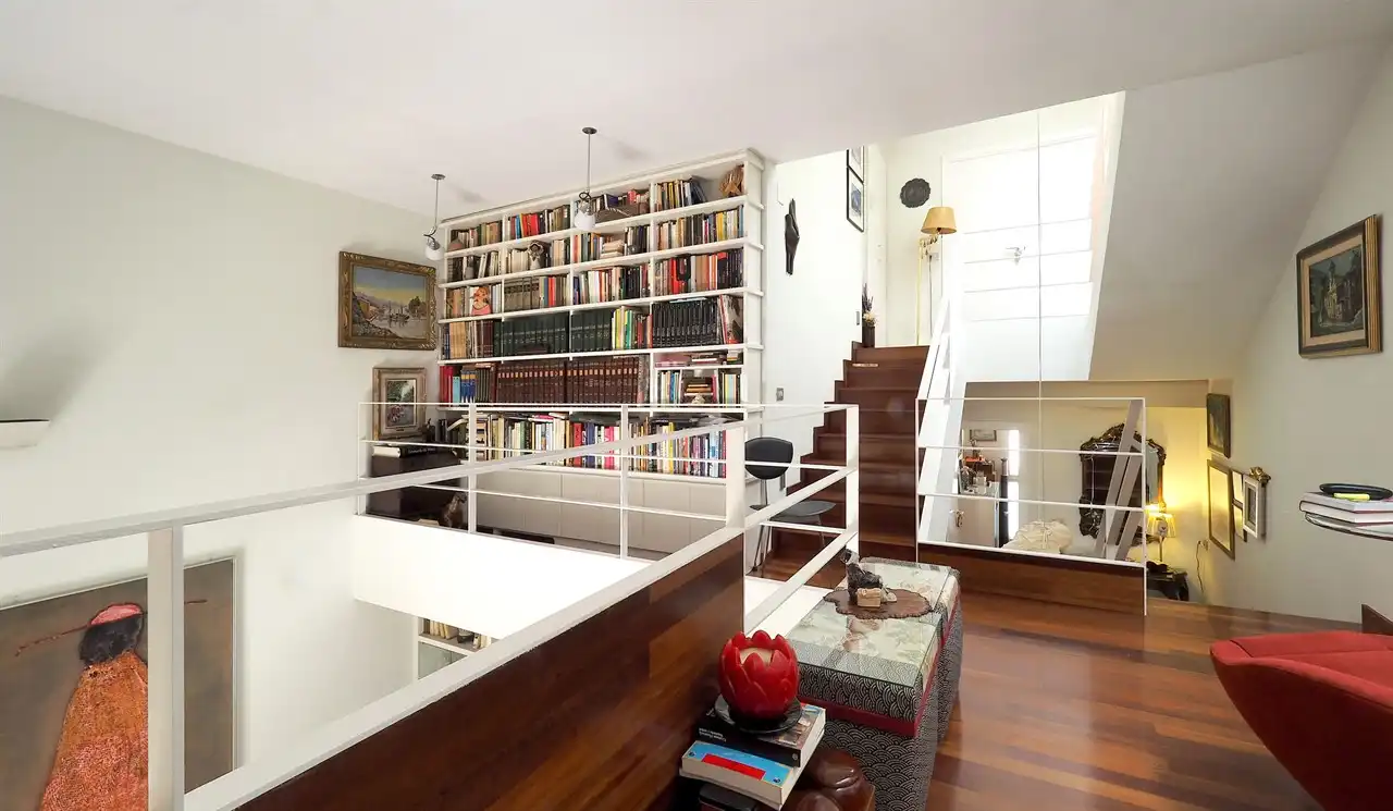 Living room of Houses for sale in Barcelona  with Parquet flooring, Terrace and Furnished