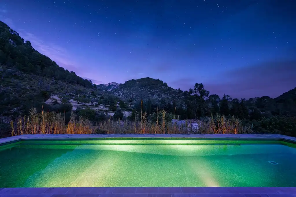 Piscina de Finca rústica en venda en Escorca amb Aire condicionat, Calefacció i Jardí privat