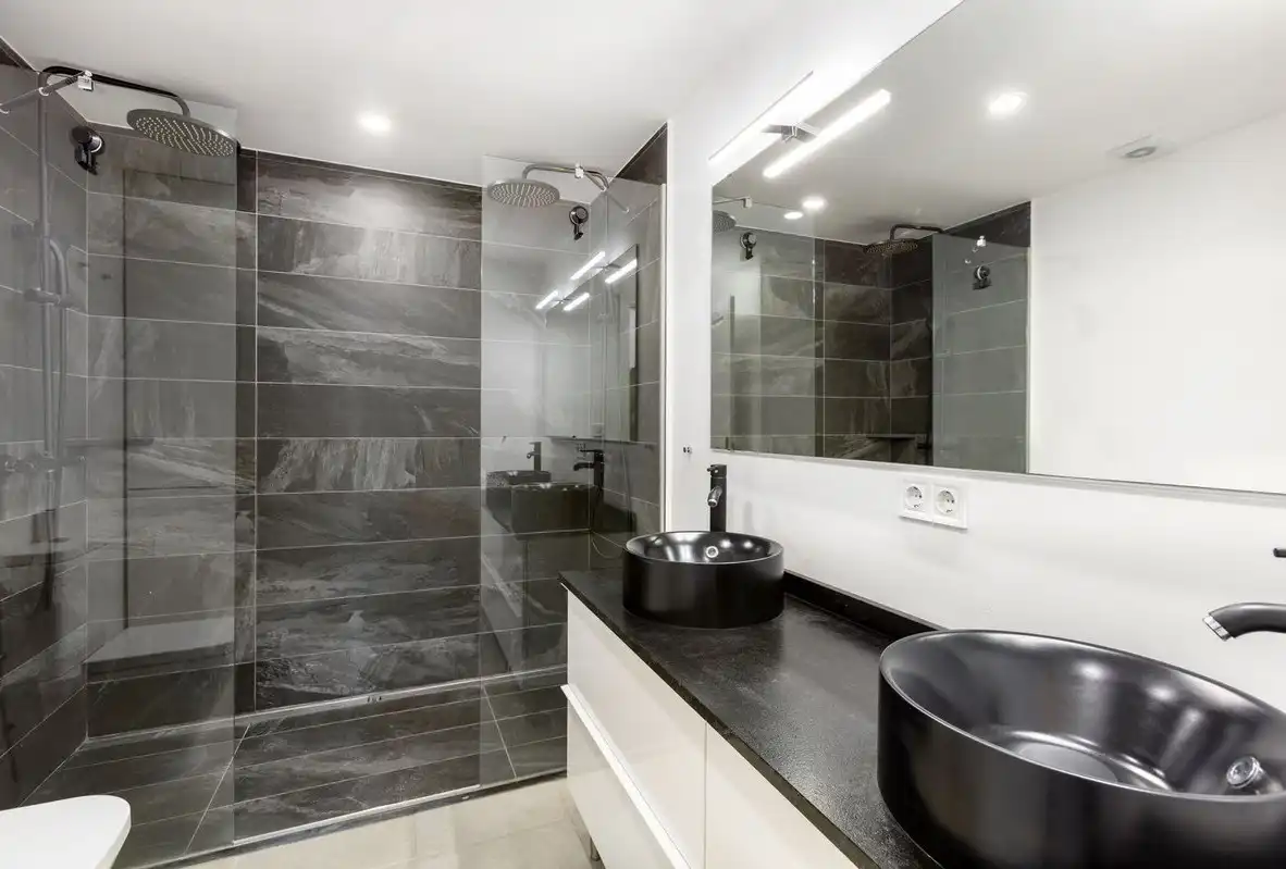 Baño de Piso en venta en Marbella con Aire acondicionado, Jardín privado y Parquet
