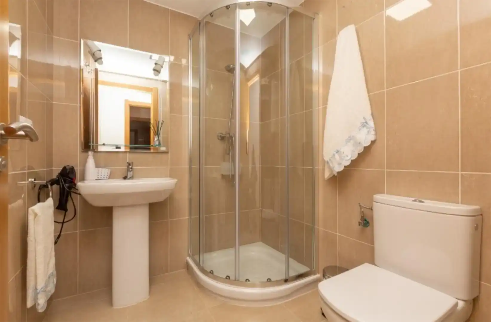 Bathroom of Flat for rent in A Illa de Arousa 