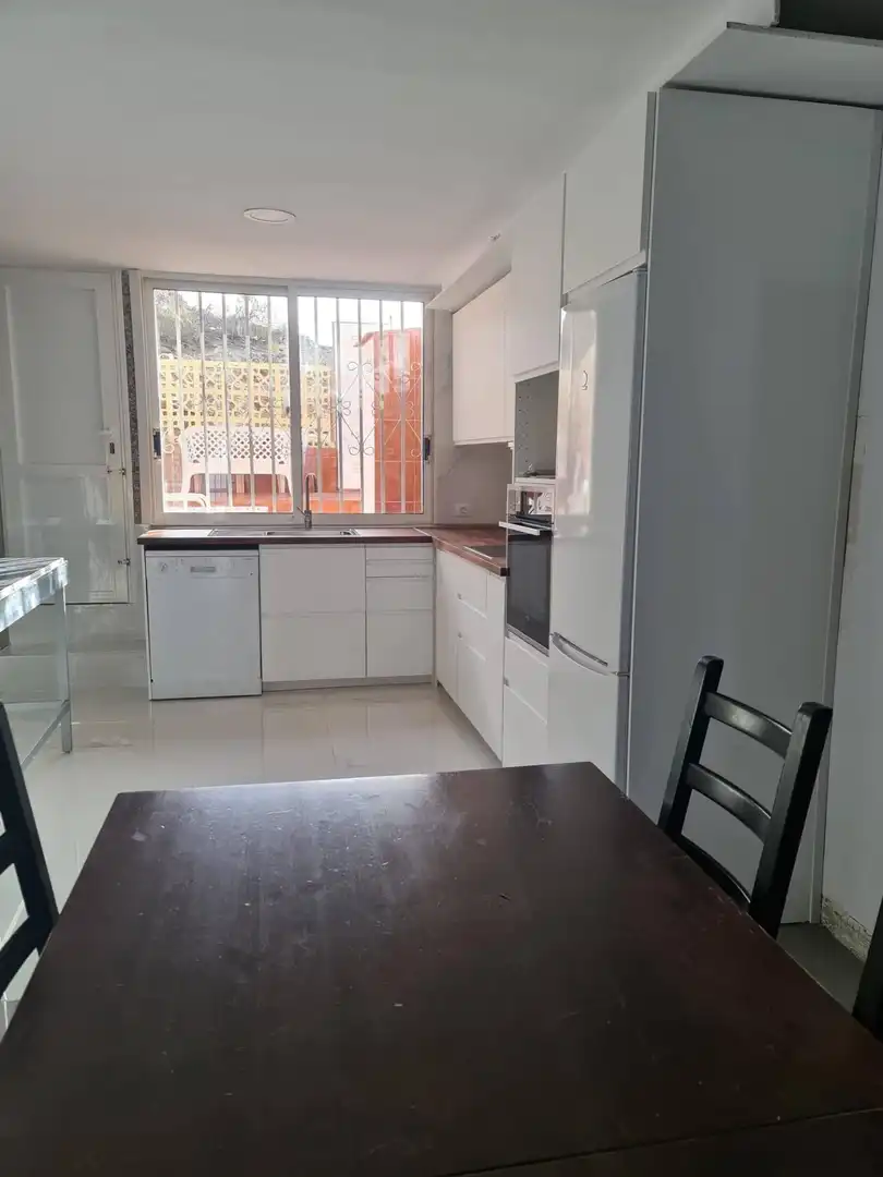 Cuina de Casa o xalet de lloguer en San Bartolomé de Tirajana amb Jardí privat, Terrassa i Moblat