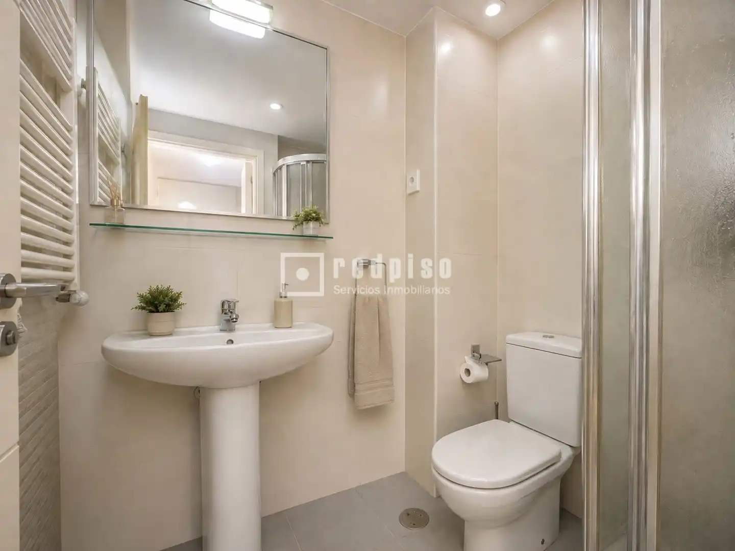 Badezimmer von Maisonette zum Verkauf in Pinto mit Klimaanlage, Heizung und Terrasse