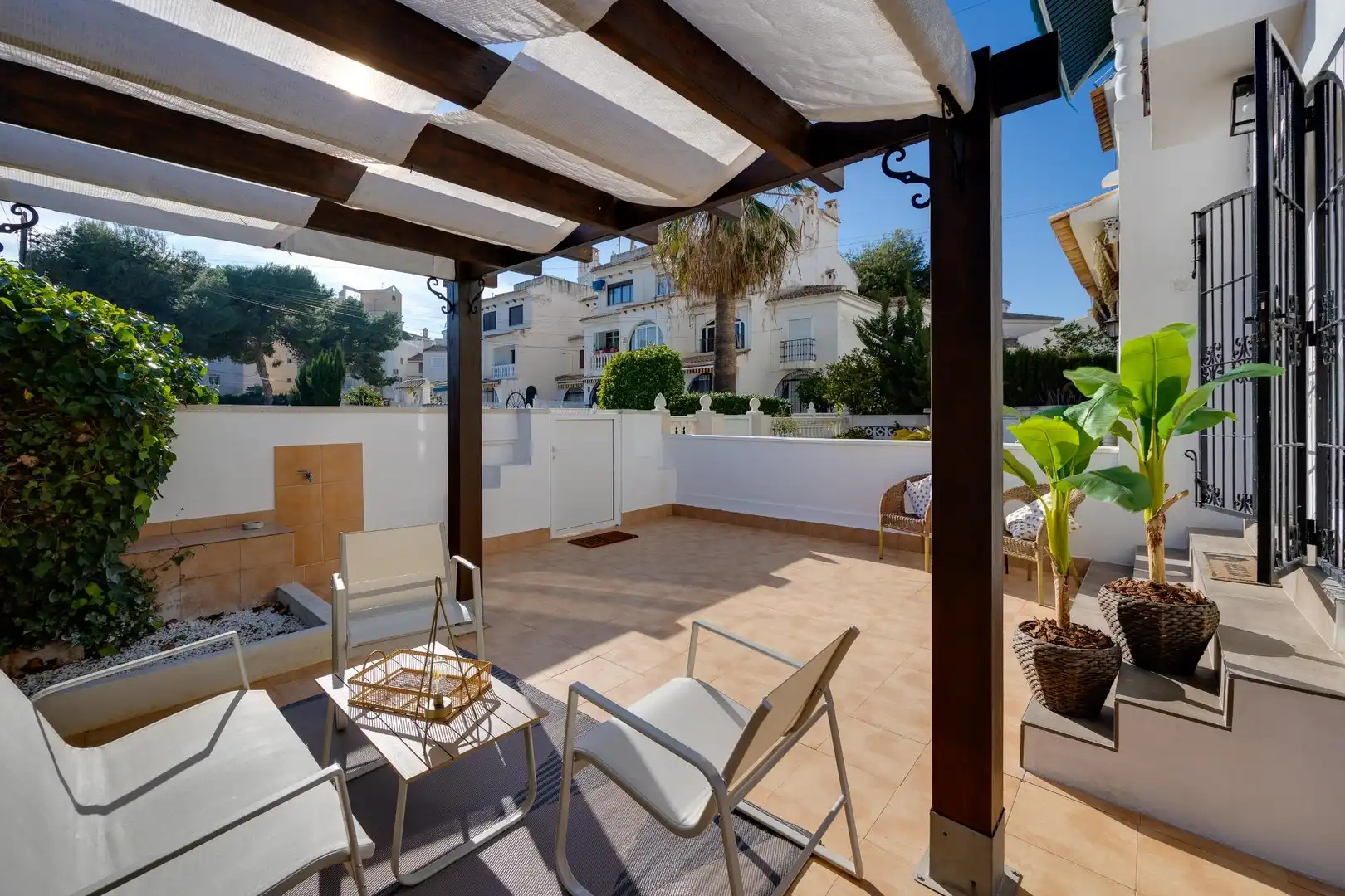 Terrassa de Casa o xalet en venda en Torrevieja amb Aire condicionat, Jardí privat i Moblat