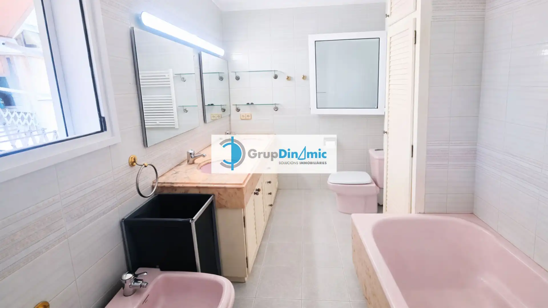 Badezimmer von Wohnung zum Verkauf in Palamós mit Klimaanlage, Heizung und Terrasse