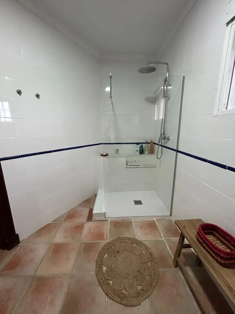 Bany de Finca rústica en venda en Barbate amb Jardí privat, Terrassa i Traster