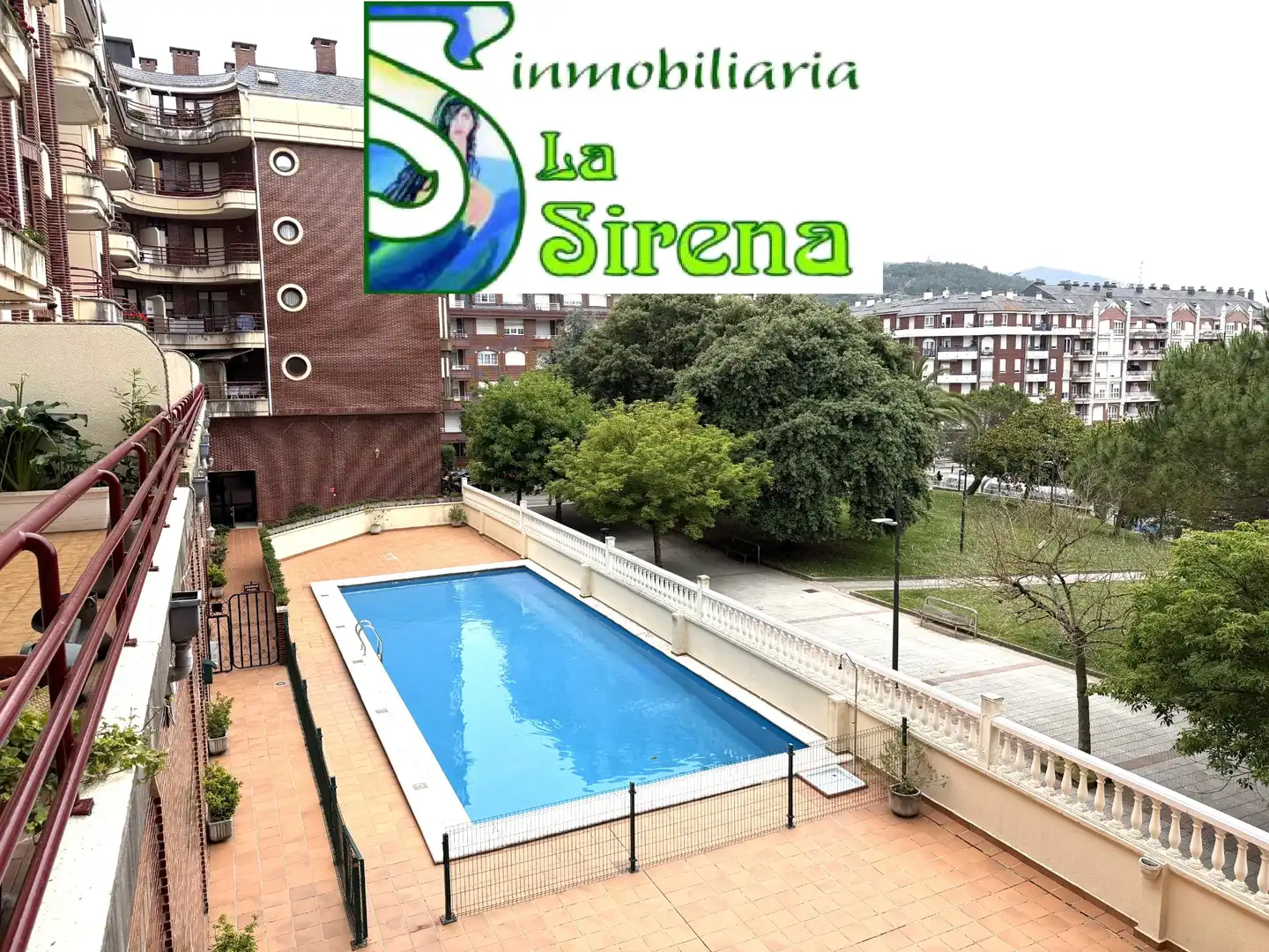 Piso con piscina en venta en Hermandad de las Marismas 6