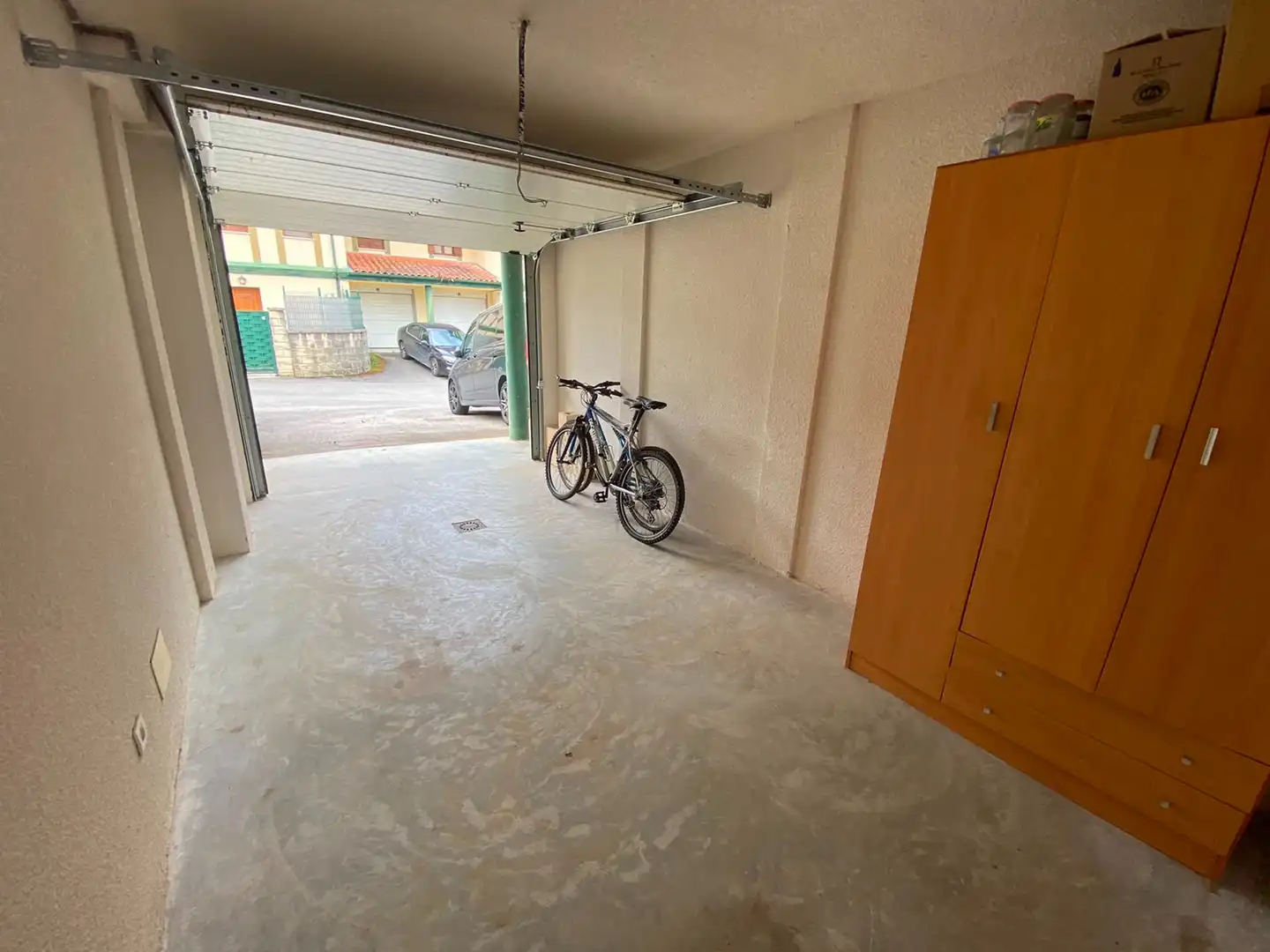Parking de Casa o chalet en venta en Castro-Urdiales con Calefacción, Jardín privado y Parquet