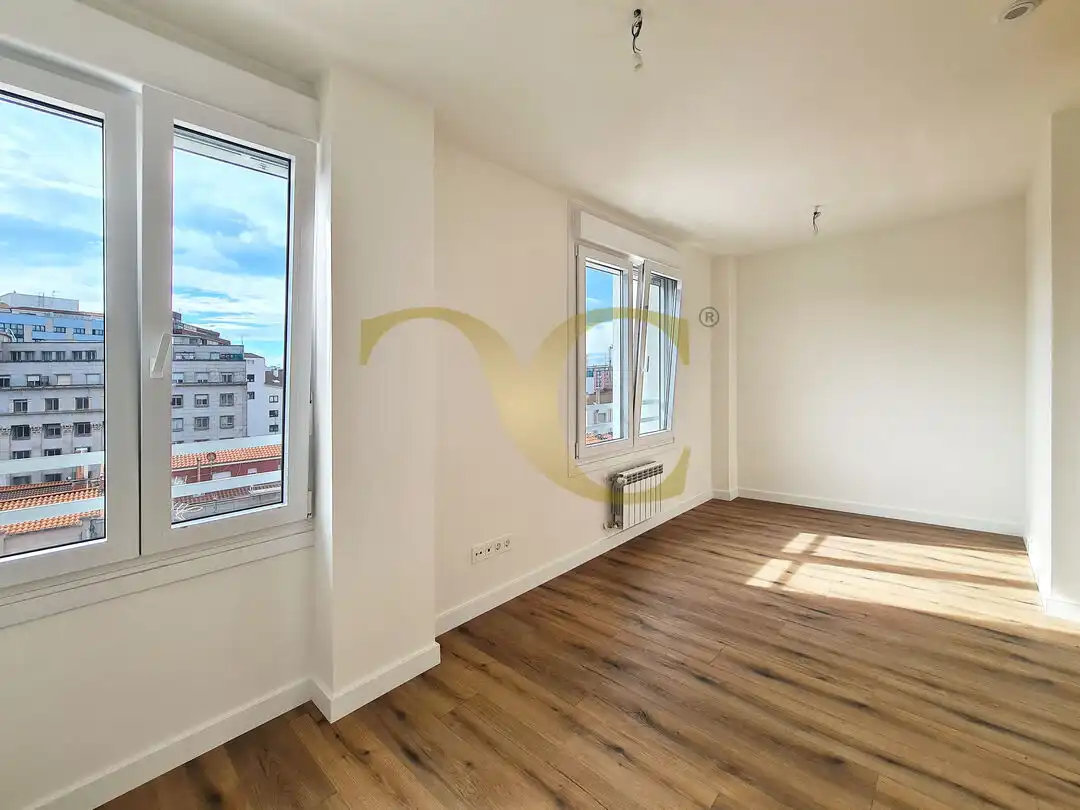 Sala d'estar de Àtic en venda en Gijón  amb Calefacció, Terrassa i Traster