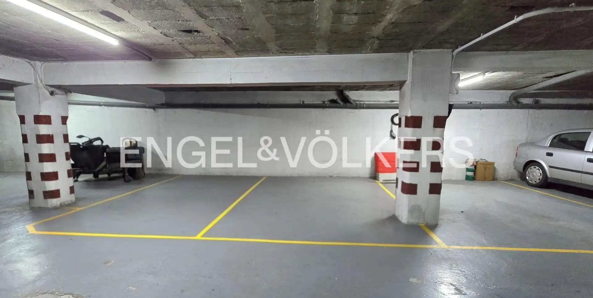 Parking de Piso en venta en Vigo  con Calefacción y Balcón
