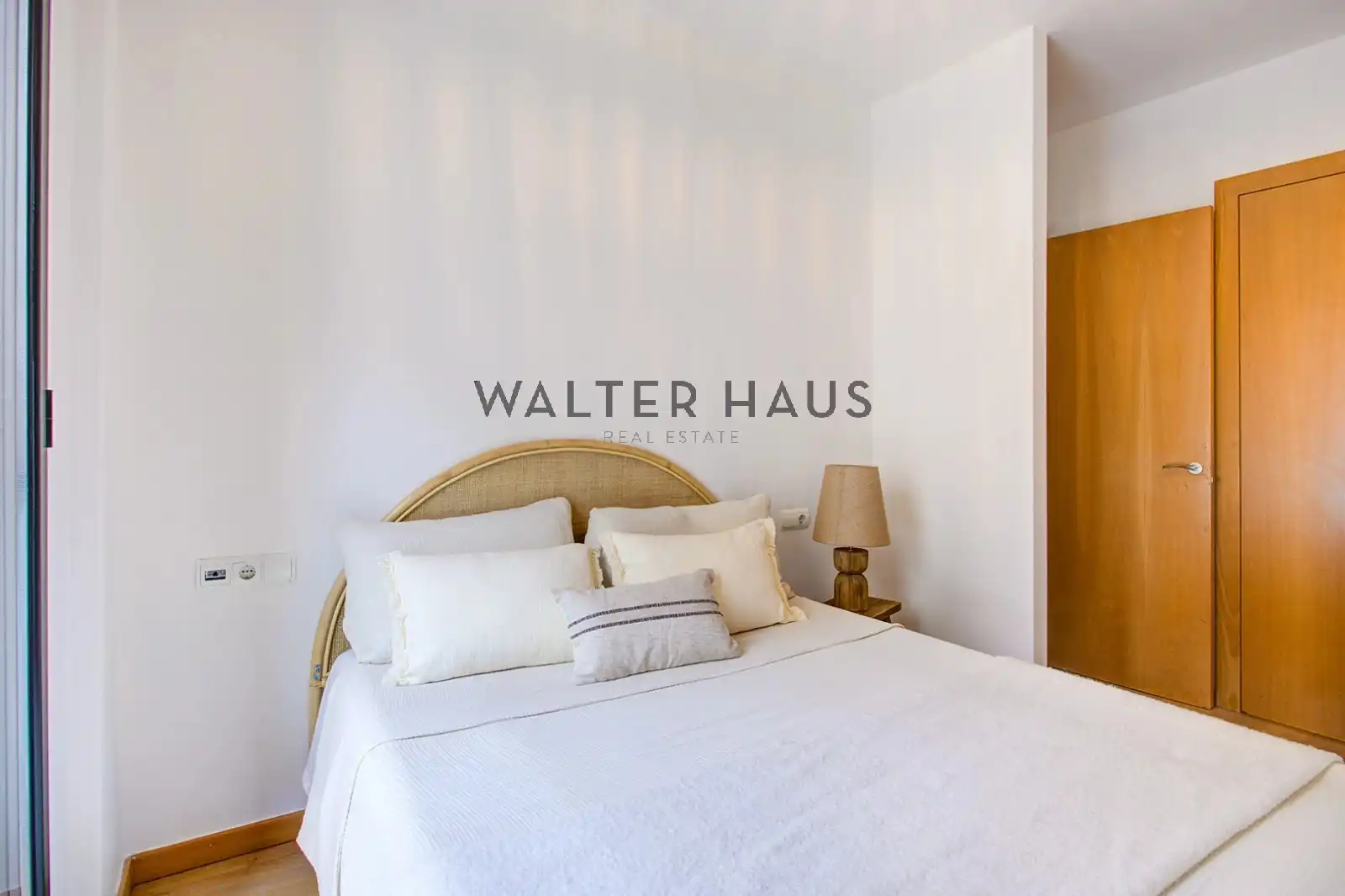 Bedroom of Houses for sale in Barcelona  with Air Conditioner, Heating and Terrace
