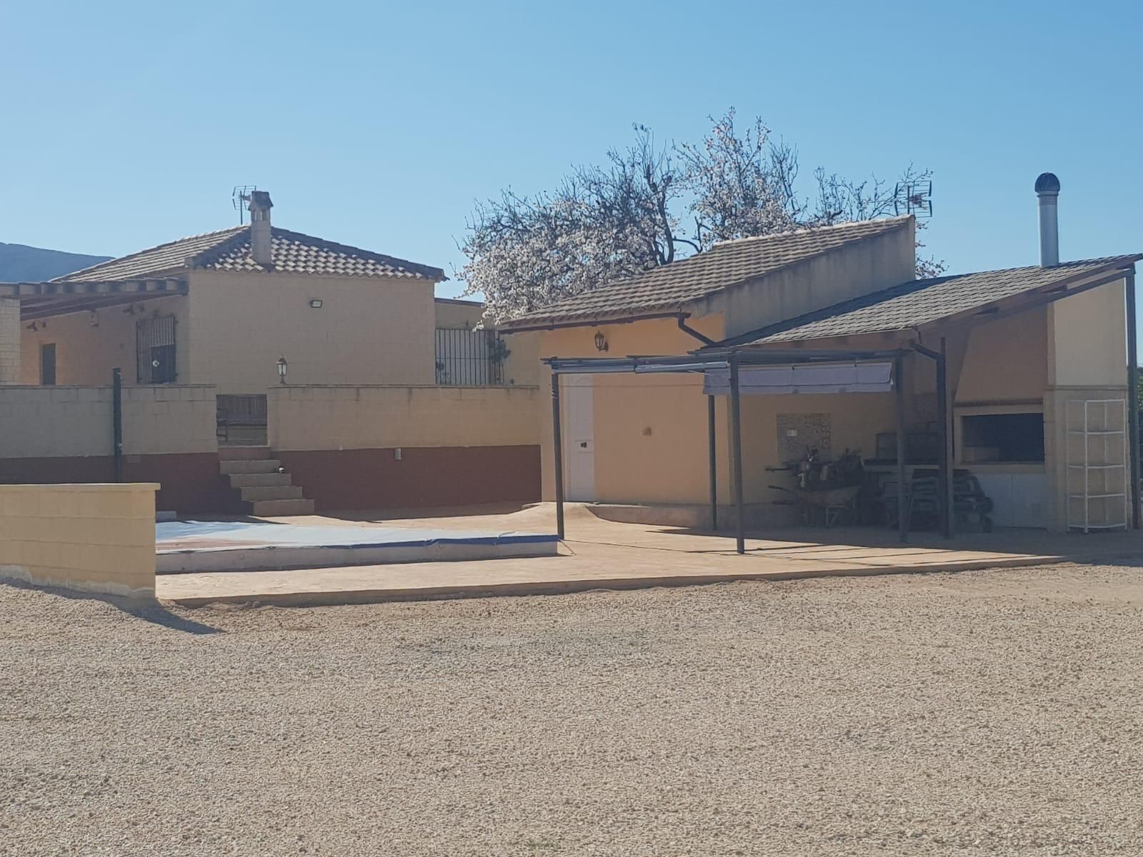 Vista exterior de Casa o xalet en venda en Orihuela amb Jardí privat i Piscina