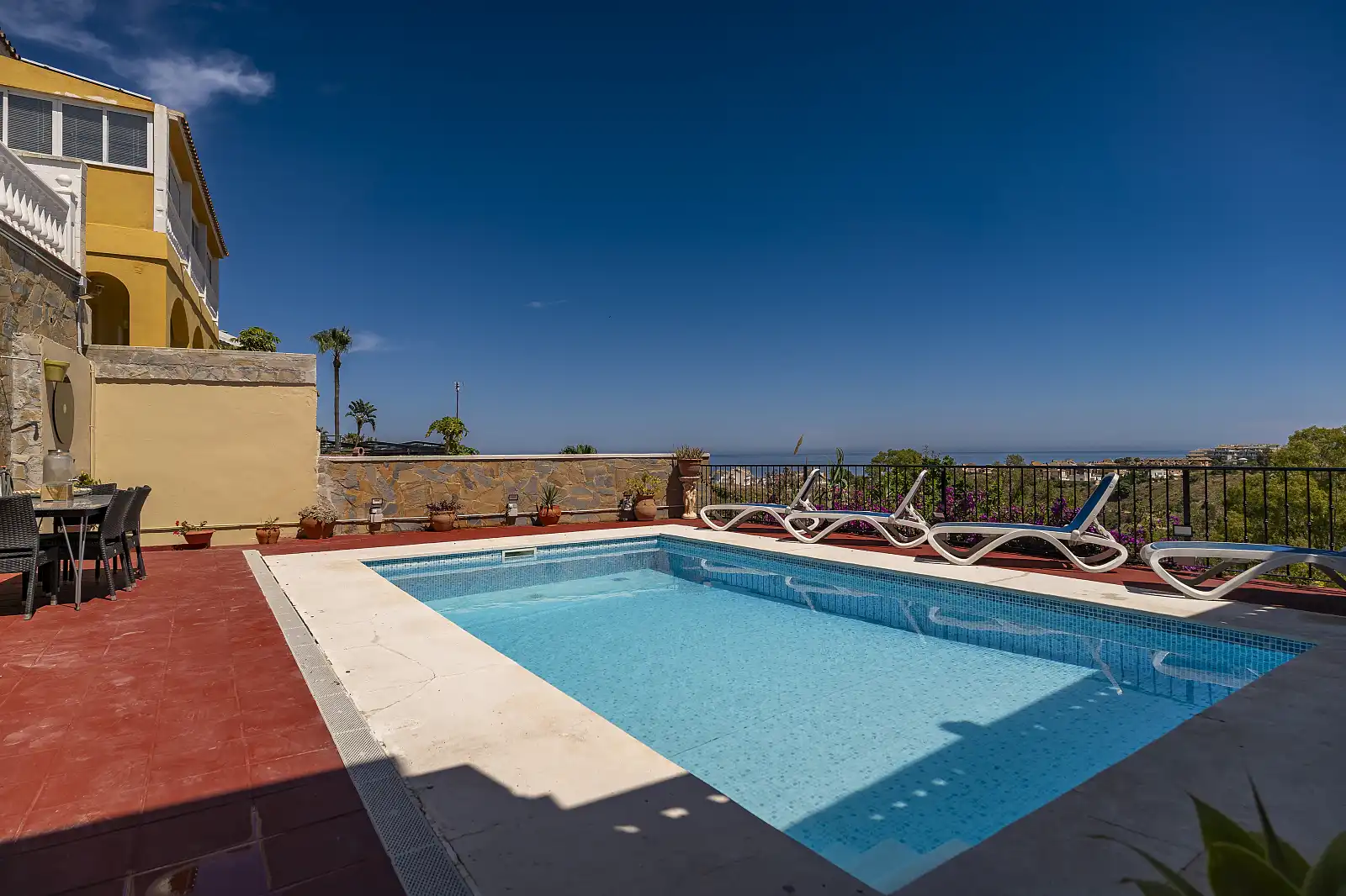 Swimming pool of Houses for sale in Benalmádena  with Air Conditioner, Terrace and Swimming Pool