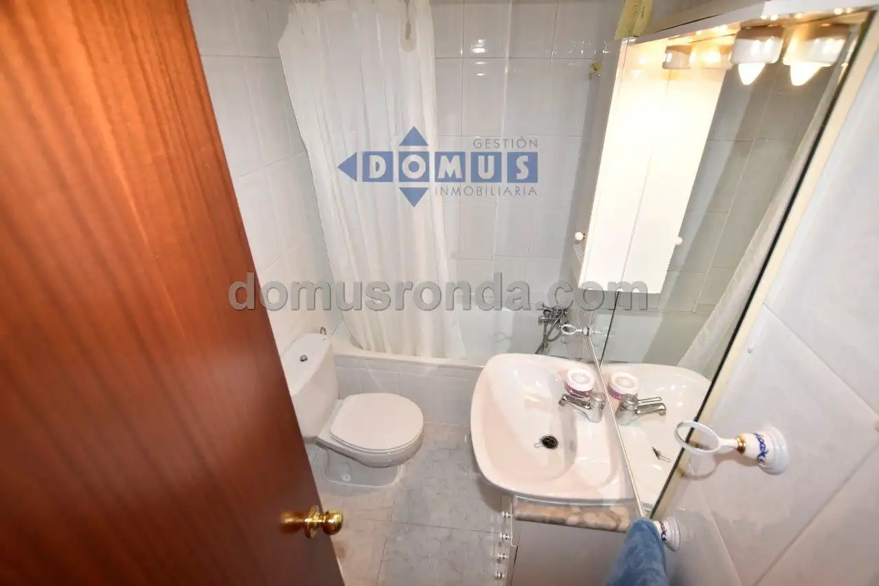 Baño de Piso en venta en Ronda con Trastero, Amueblado y Lavadora