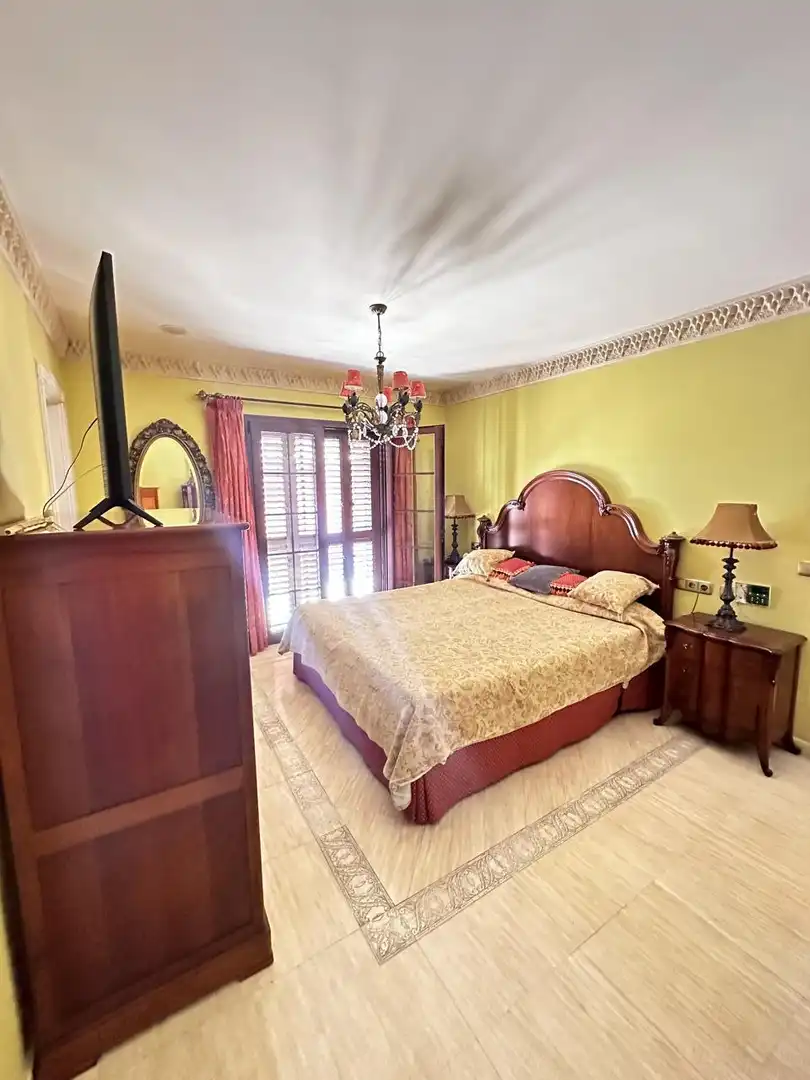 Dormitori de Casa o xalet en venda en Fuengirola amb Aire condicionat i Terrassa