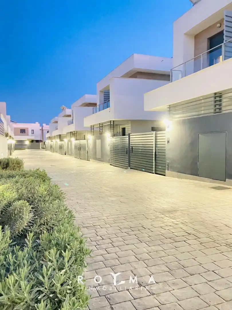 Casa a schiera con terrazza in affitto a Entrenúcleos, imagen 35